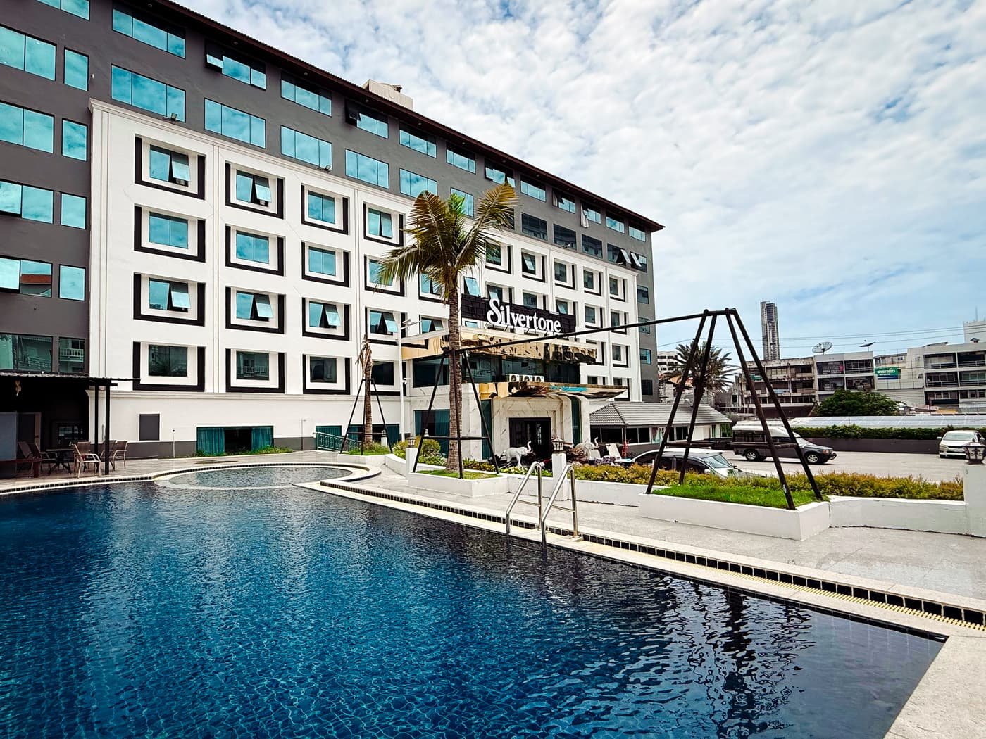 Silvertone Hotel outdoor swimming pool and lounge deck