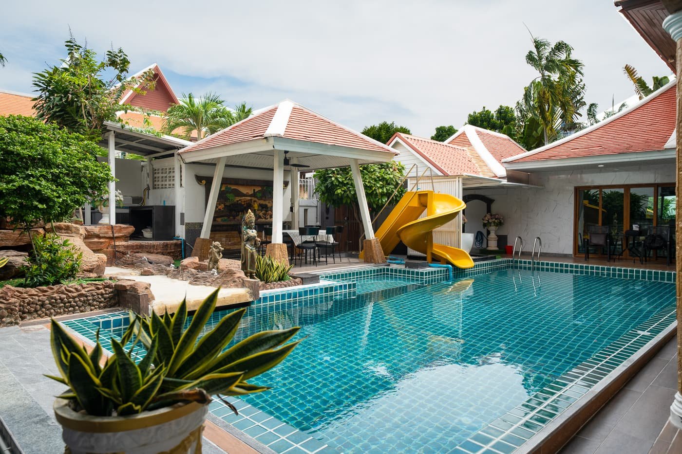 Pool deck at Wonderland Villas, Pattaya